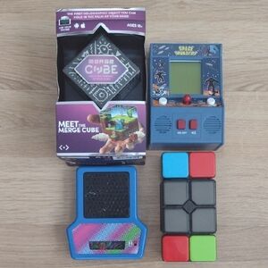 Merge Cube, Spinmaster Bitzee, Space Invaders Mini, Music Variety Rubik'sCube